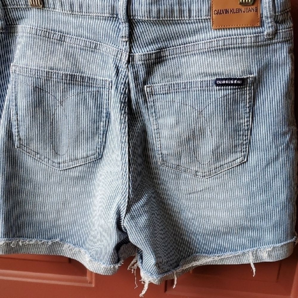 Calvin Klein Blue Pinstripe Jean Shorts Casual Denim Style - Picture 11 of 11